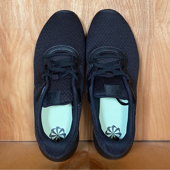 NEW Nike Tanjun Triple Black - Picture 5 of 8